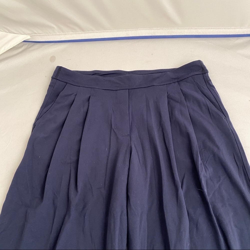 Lululemon navy pleated wide leg cropped pants - Picture 6 of 12
